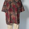 Vintage openvallend jasje met korte mouwen en bloemenprint in rood-, bordeaux-, bruin- en groentinten.