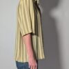 Sage stripe 05 Vintage gestreepte blouse met korte mouwen in saliegroen en lichtgeel met glanzende knopen.