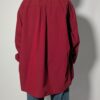Vintage oversized blouse in diepe roodtint met lange mouwen, borstzak en relaxte pasvorm.