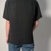 Vintage donkergrijze/zwarte blouse van 100% zijde met korte mouwen, borstzak en relaxte pasvorm.