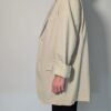 Vintage oversized blazer in zachte zandkleur met rechte pasvorm en klassieke tailored details.
