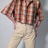 Vintage plaid blouse met korte mouwen in roest, crème, rood en donkergrijs met rechte relaxte pasvorm.