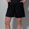 City short 04 Vintage donkerblauwe short met hoge taille, steekzakken en rechte pasvorm.