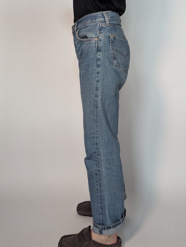 Levi's 501 03 Vintage Levi’s 501 jeans in lichtblauwe wassing met hoge taille en rechte pijpen.