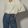 Mint grid 03 Vintage mintgroene blouse met subtiele rasterstructuur, korte wijde mouwen en luchtige pasvorm.