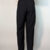 Navy tailor 03 Vintage donkerblauwe pantalon met hoge taille, subtiele plooien en taps toelopende pasvorm.