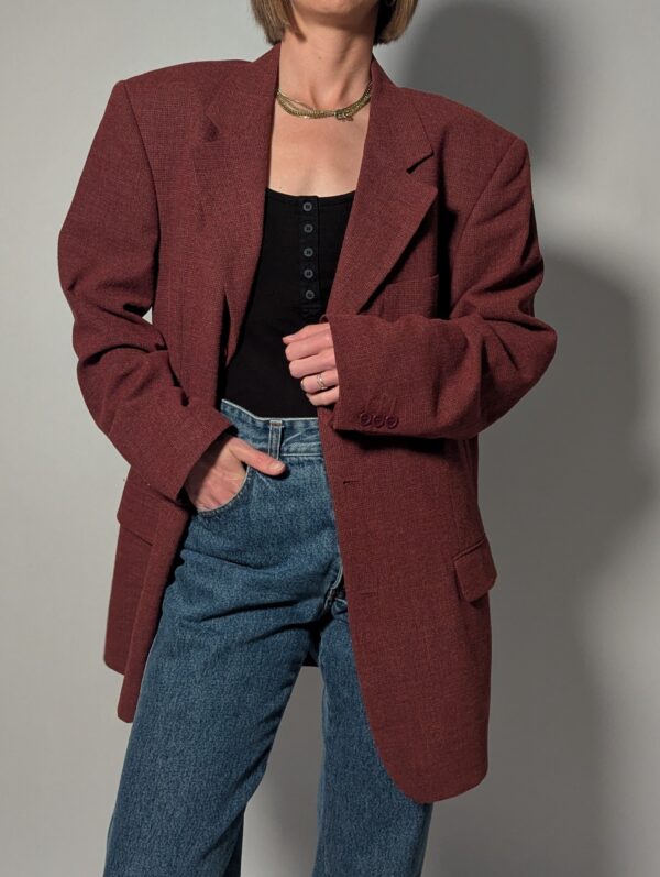 Sienna line 01 Vintage blazer in warme sienna tint met klassieke revers en rechte licht oversized pasvorm.