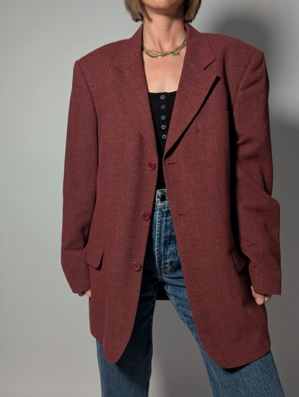 Sienna line 03 Vintage blazer in warme sienna tint met klassieke revers en rechte licht oversized pasvorm.