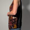 Tribal tone 03 Vintage mouwloos gilet in bruin-, roest- en okergele tinten met grafische print en knoopsluiting aan de voorkant.