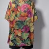 Tropical hue 03 Vintage blouse met korte mouwen in groen, roze, oranje en geel met grote kleurrijke bloemenprint en luchtige pasvorm.