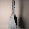 (RE)MADE BY LOT denim tas van lichtblauwe vintage jeans met back pocket detail aan de voorkant.