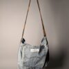 Denim tie-up 03 (RE)MADE BY LOT denim tas van lichtblauwe vintage jeans met back pocket en hengsels gemaakt van een hergebruikte stropdas.