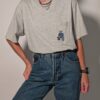 Vintage grijs T-shirt met borstzak en kleine geborduurde bulldog graphic in blauw.