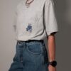 Vintage grijs T-shirt met borstzak en kleine geborduurde bulldog graphic in blauw.