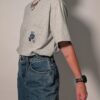 Vintage grijs T-shirt met borstzak en kleine geborduurde bulldog graphic in blauw.