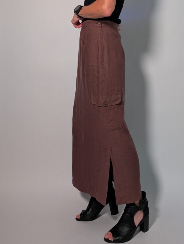 Vintage lange aubergine rok met hoge taille, rechte pasvorm, cargo pocket aan de zijkant en split onderaan.