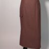 Vintage lange aubergine rok met hoge taille, rechte pasvorm, cargo pocket aan de zijkant en split onderaan.