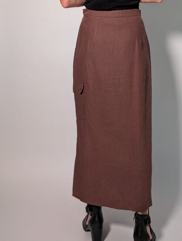 Vintage lange aubergine rok met hoge taille, rechte pasvorm, cargo pocket aan de zijkant en split onderaan.