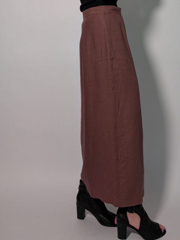 Vintage lange aubergine rok met hoge taille, rechte pasvorm, cargo pocket aan de zijkant en split onderaan.