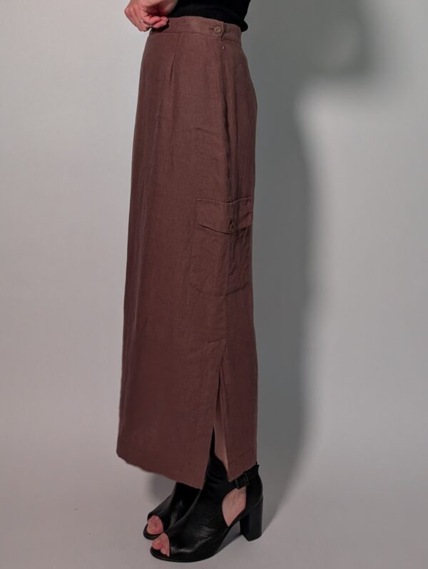 Vintage lange aubergine rok met hoge taille, rechte pasvorm, cargo pocket aan de zijkant en split onderaan.