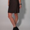 Vintage chocoladebruine rok met hoge taille, rechte pasvorm en subtiele split aan de voorkant.