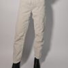 Vintage off-white ribbroek met hoge taille, rechte pijpen en fijne ribstructuur.