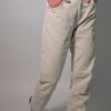 Vintage off-white ribbroek met hoge taille, rechte pijpen en fijne ribstructuur.