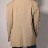 Sand stripe 04 Vintage beige blazer met subtiele verticale glansstrepen, klassieke revers en rechte licht oversized pasvorm.