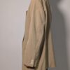 Sand stripe 05 Vintage beige blazer met subtiele verticale glansstrepen, klassieke revers en rechte licht oversized pasvorm.