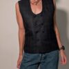 Shadow check 01 Vintage donker geruit gilet met diepe V-hals, dubbele knoopsluiting en rechte pasvorm.