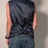 Shadow check 02 Vintage donker geruit gilet met diepe V-hals, dubbele knoopsluiting en rechte pasvorm.