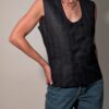Shadow check 04 Vintage donker geruit gilet met diepe V-hals, dubbele knoopsluiting en rechte pasvorm.