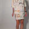 Vintage oversized off-white T-shirt met technische schetsprint in blauw, oranje en bruin, lang model dat ook als jurk gedragen kan worden.